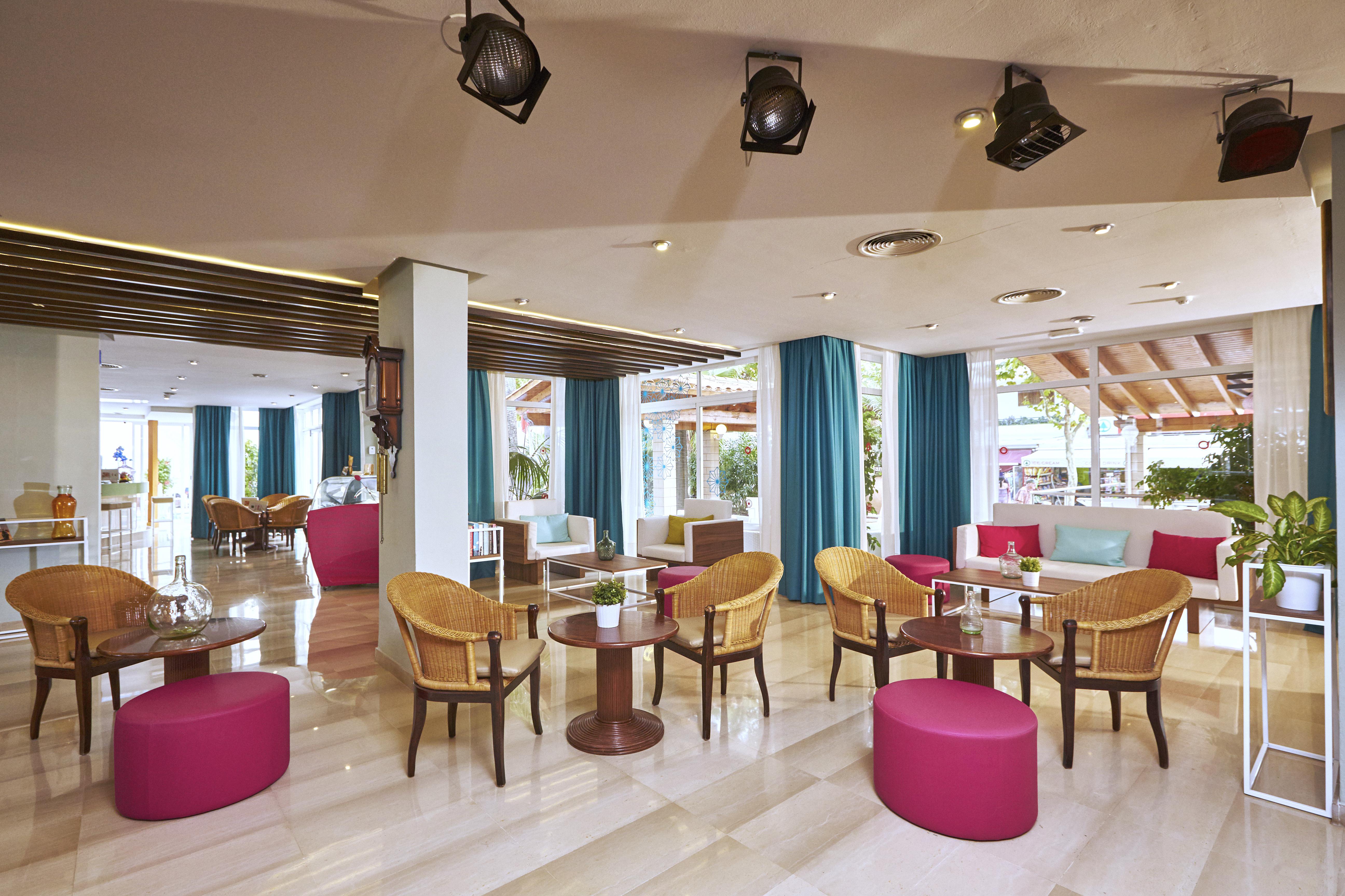 Cabot Cap De Mar Hotel Cala Bona  Exterior photo